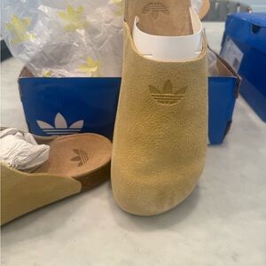 Adidas Tan Suede Slip-On Shoes Sz 10